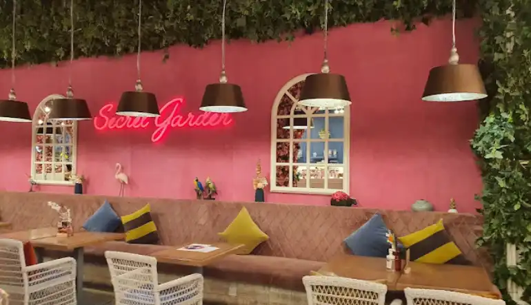 مطعم سيكرت جاردن الرياض بارك