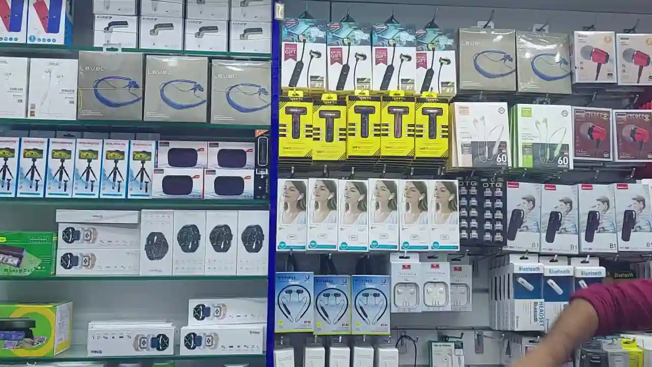 محلات الخبر مول محل نايف للإلكترونيات