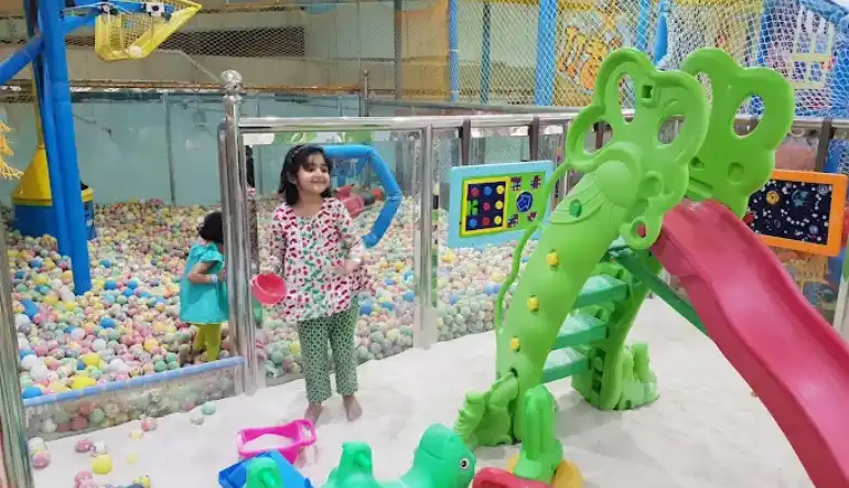الألعاب في السروات مول