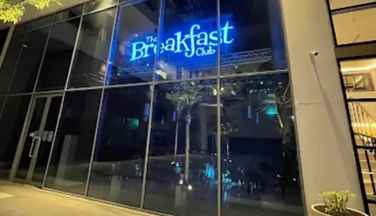 ذا بريكفاست كلوب الخبر