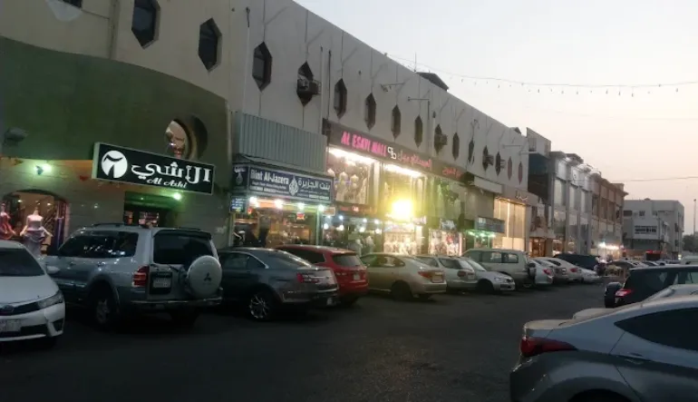 المطاعم والكافيهات في مجمع الشرق التجاري جدة