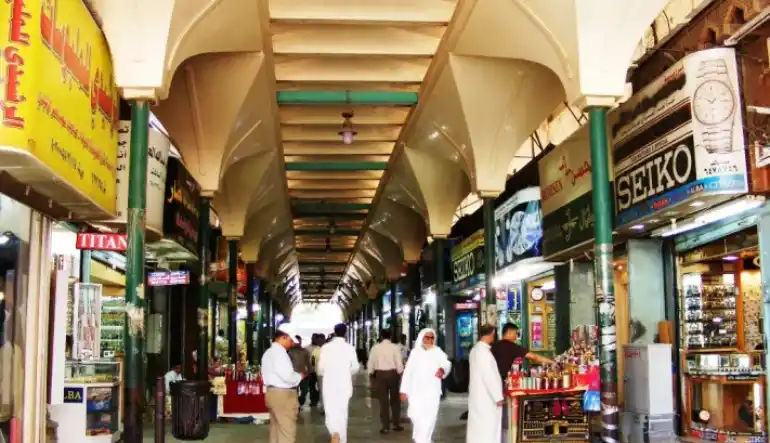المطاعم والمقاهي في سوق سيكو الشعبي الكبير
