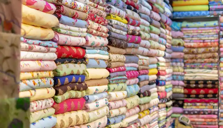 محلات الأقمشة والخياطة