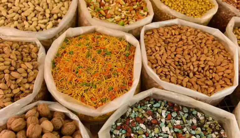 محلات العطارة والحلويات والمكسرات